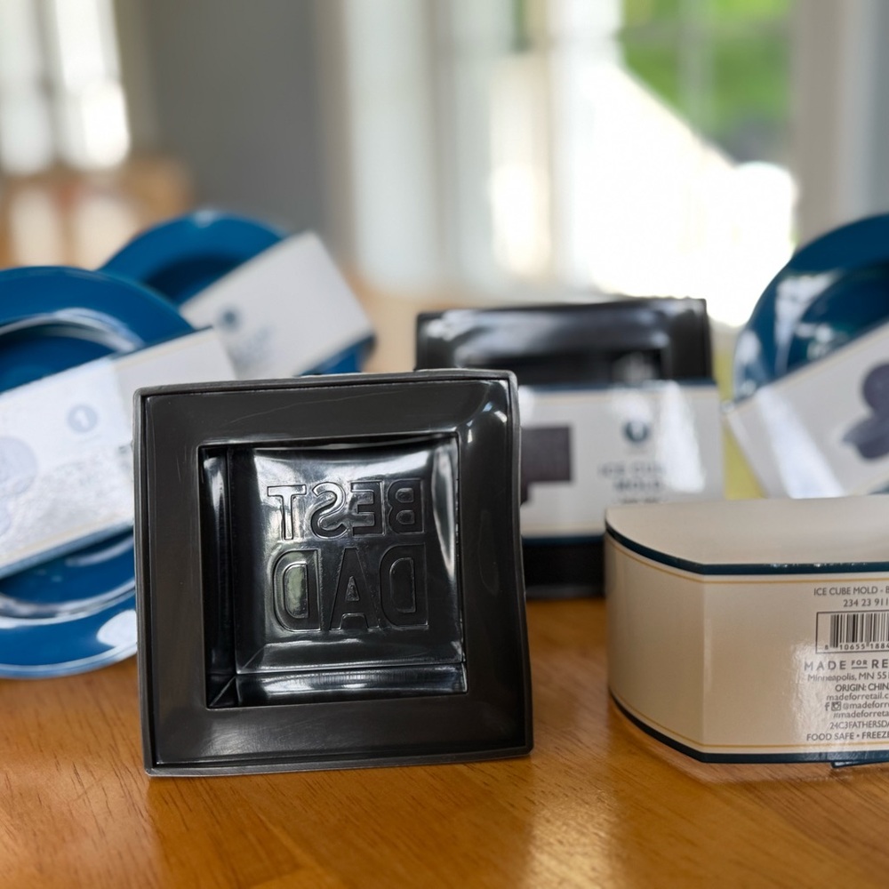 “Best Dad” Black/Blue Ice Cube Molds: Set of 5